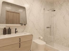 250 Collins 212, Miami Beach FL 33139