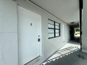 6780 SW 44th St 8, Miami FL 33155