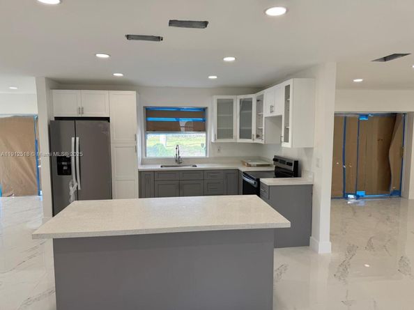 Undisclosed Address #A11912518, Pembroke Pines FL 33024