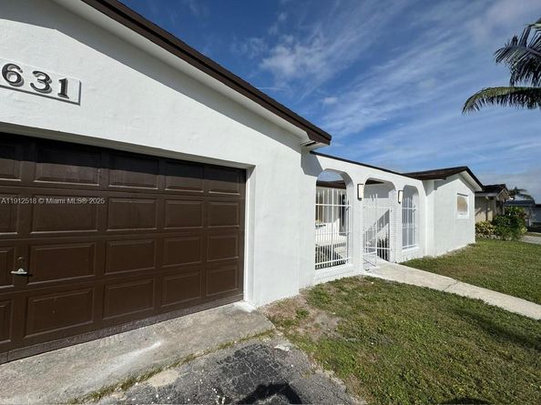 Undisclosed Address #A11912518, Pembroke Pines FL 33024