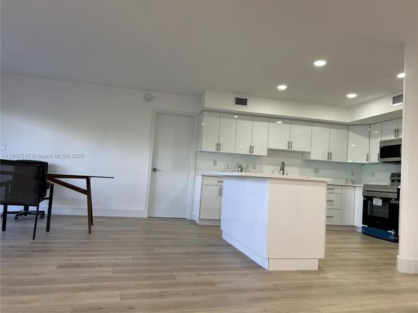 300 Diplomat Pkwy 518, Hallandale Beach FL 33009