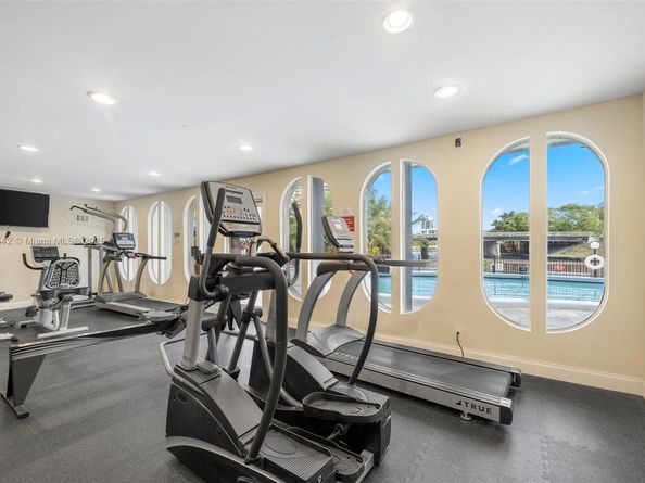 300 Diplomat Pkwy 518, Hallandale Beach FL 33009