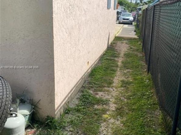 4031 SW 19th St, West Park FL 33023