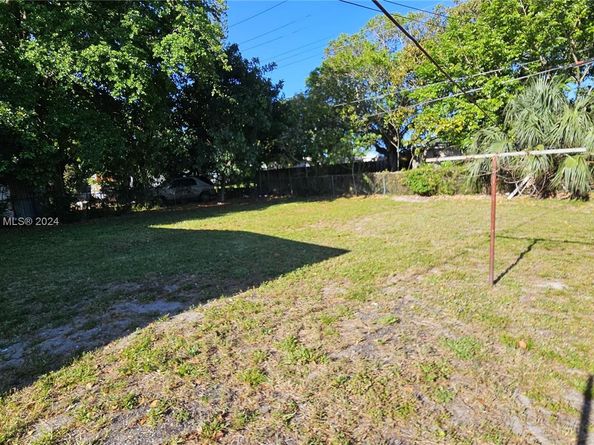 155 NW 30th Ter, Fort Lauderdale FL 33311