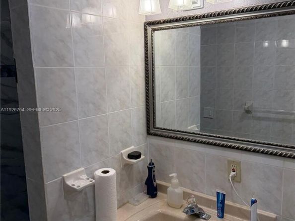 2926 NW 191st Ln, Miami Gardens FL 33056