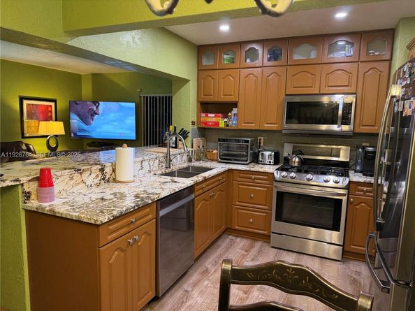 2926 NW 191st Ln, Miami Gardens FL 33056