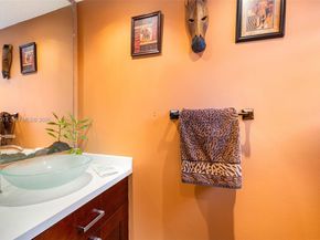 8055 NW 8th St 5, Miami FL 33126