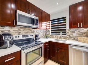 8055 NW 8th St 5, Miami FL 33126
