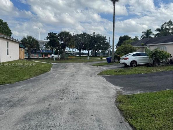 20107 NW 27th Cir, Miami Gardens FL 33056