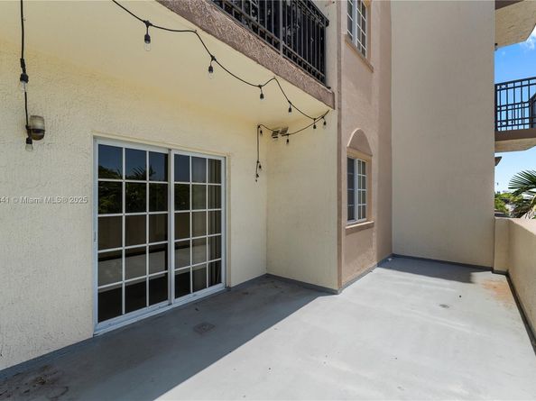 5271 SW 8th St 213, Miami FL 33134