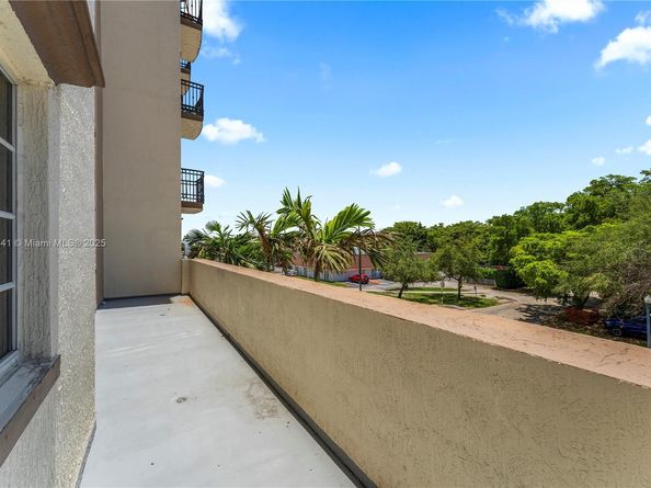 5271 SW 8th St 213, Miami FL 33134