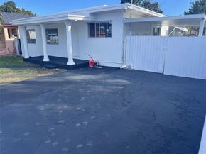 3090 NW 29th St, Miami FL 33142