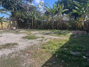 3090 NW 29th St, Miami FL 33142