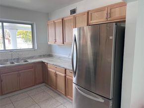 3090 NW 29th St, Miami FL 33142