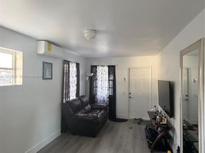 3090 NW 29th St, Miami FL 33142