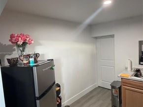 3090 NW 29th St, Miami FL 33142