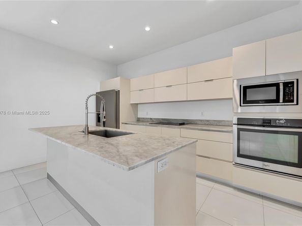 548 NE 70th St, Miami FL 33138