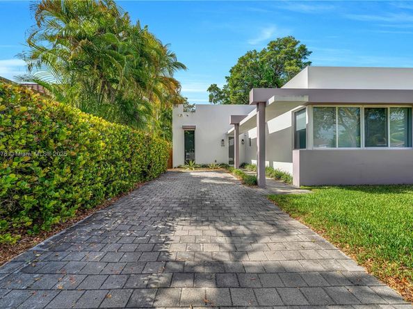548 NE 70th St, Miami FL 33138