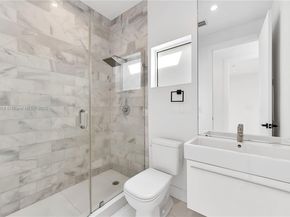 548 NE 70th St, Miami FL 33138