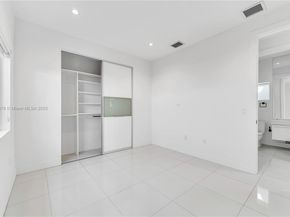 548 NE 70th St, Miami FL 33138