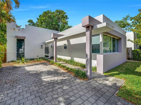 548 NE 70th St, Miami FL 33138