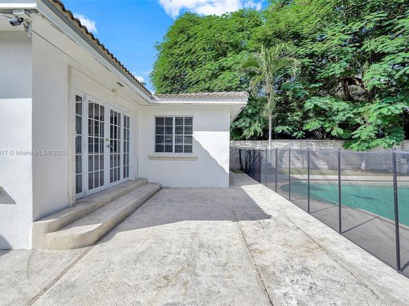 5781 SW 25th St, Miami FL 33155