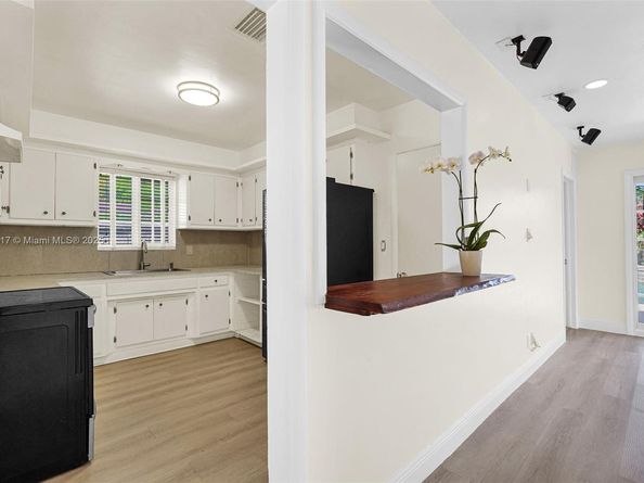 5781 SW 25th St, Miami FL 33155