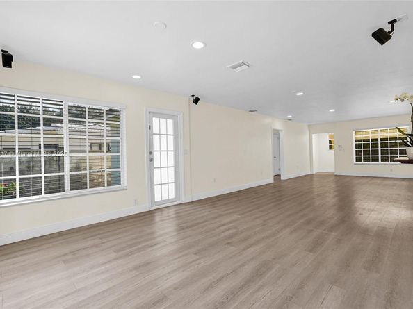 5781 SW 25th St, Miami FL 33155