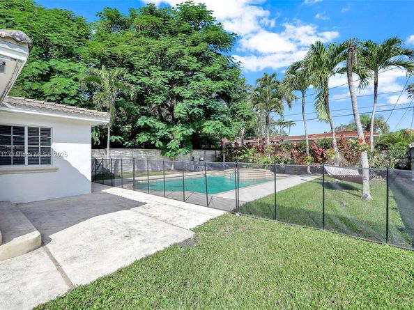 5781 SW 25th St, Miami FL 33155