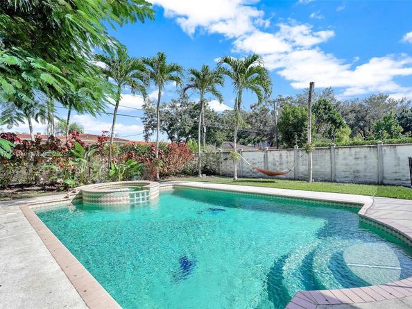 5781 SW 25th St, Miami FL 33155