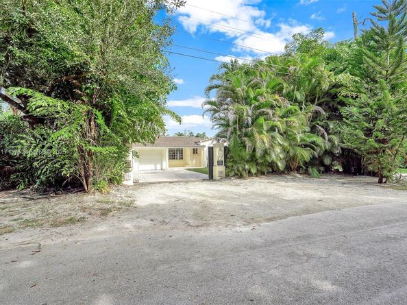 5781 SW 25th St, Miami FL 33155