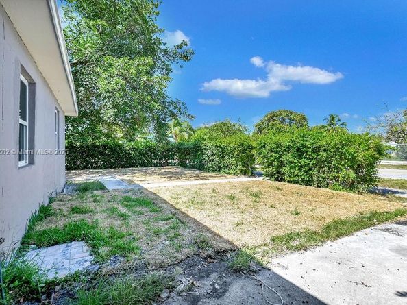 17961 NW 2nd Pl, Miami Gardens FL 33169