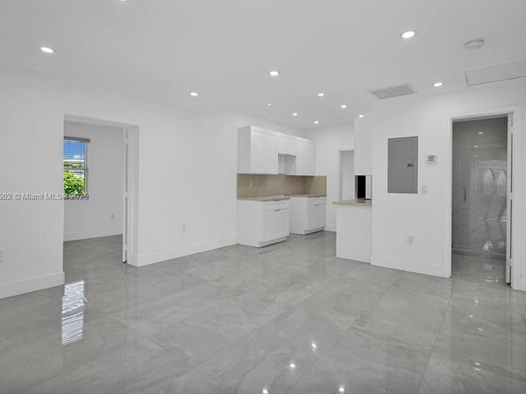 17961 NW 2nd Pl, Miami Gardens FL 33169