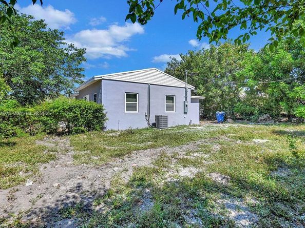 17961 NW 2nd Pl, Miami Gardens FL 33169