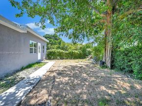 17961 NW 2nd Pl, Miami Gardens FL 33169