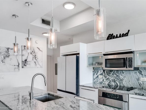 888 Biscayne Blvd 5004, Miami FL 33132