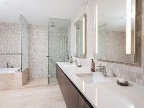 68 SE 6th St 2807, Miami FL 33131