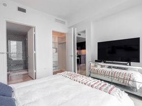 68 SE 6th St 2807, Miami FL 33131