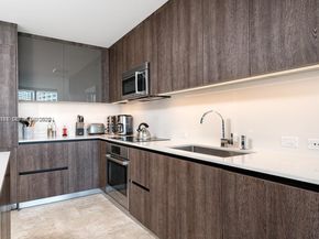 68 SE 6th St 2807, Miami FL 33131