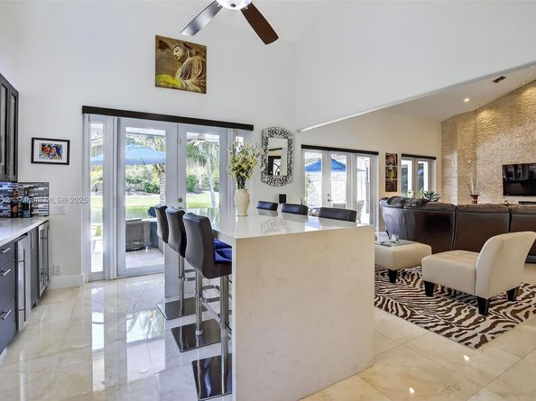 1154 Laguna Springs Dr, Weston FL 33326