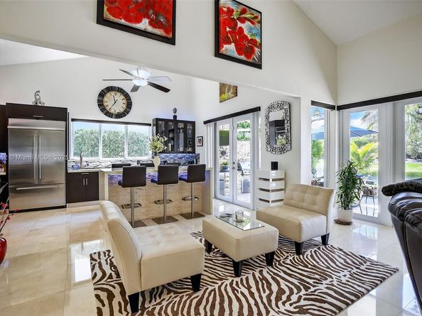 1154 Laguna Springs Dr, Weston FL 33326