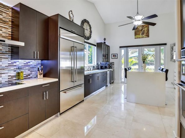 1154 Laguna Springs Dr, Weston FL 33326