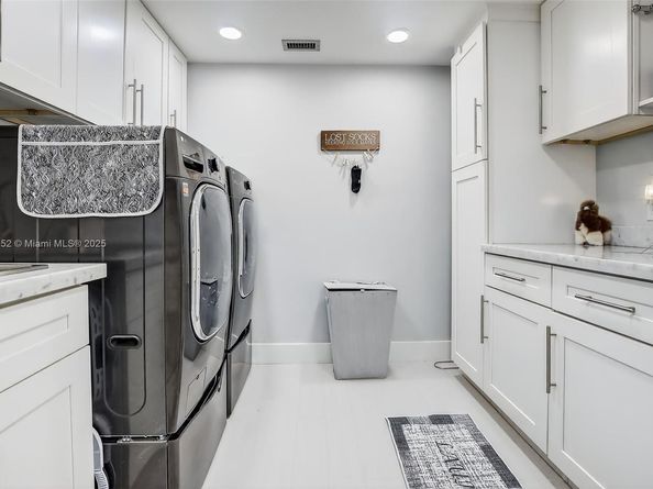 1154 Laguna Springs Dr, Weston FL 33326
