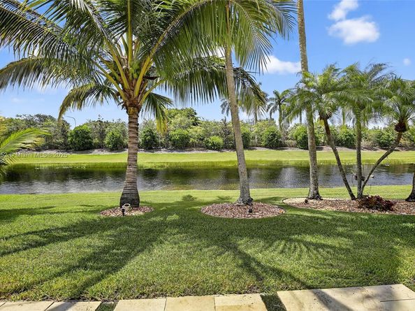 1154 Laguna Springs Dr, Weston FL 33326