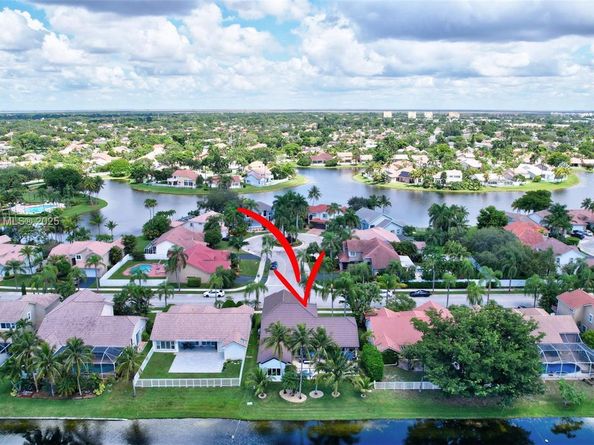1154 Laguna Springs Dr, Weston FL 33326