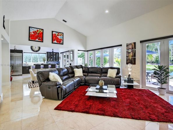 1154 Laguna Springs Dr, Weston FL 33326