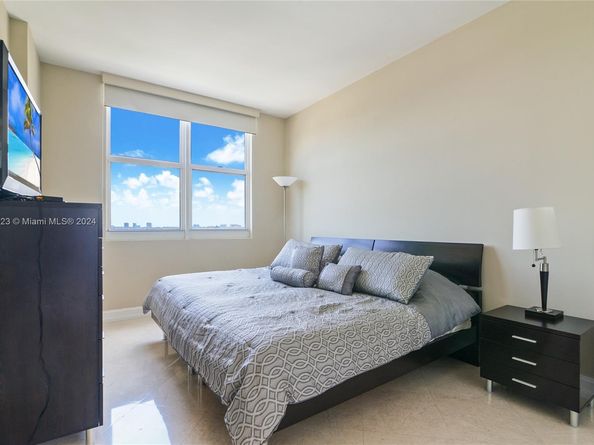 9751 E Bay Harbor Dr 8D, Bay Harbor Islands FL 33154