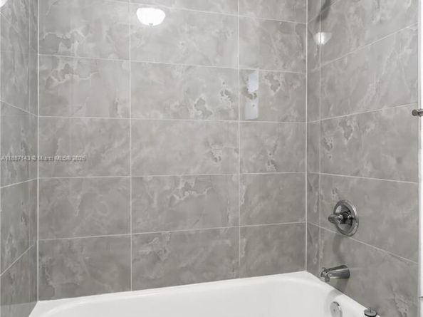 2969 NW 59 St 2, Miami FL 33142