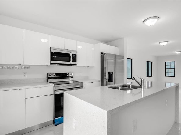 2969 NW 59 St 2, Miami FL 33142