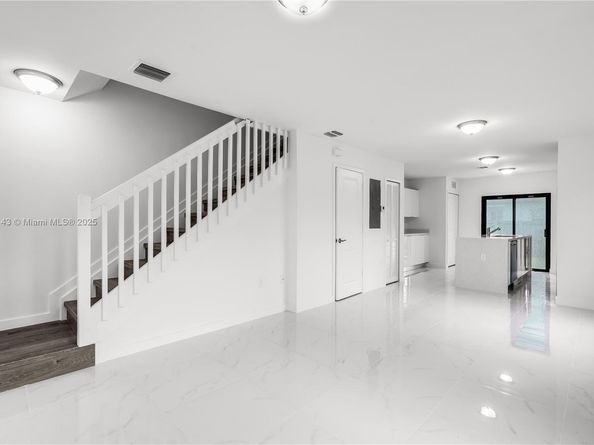 2969 NW 59 St 2, Miami FL 33142